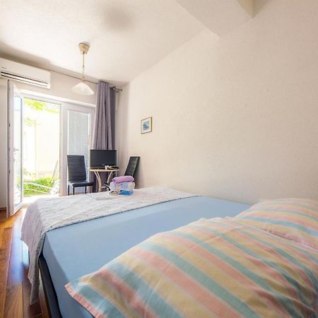 Eco-Apartments With Nice Garden Baška Voda Zewnętrze zdjęcie