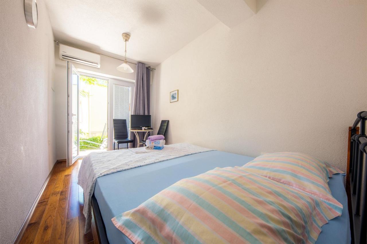 Eco-Apartments With Nice Garden Baška Voda Zewnętrze zdjęcie
