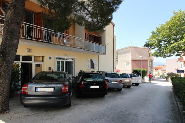 Eco-Apartments With Nice Garden Baška Voda Zewnętrze zdjęcie