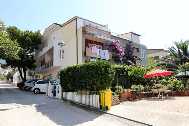 Eco-Apartments With Nice Garden Baška Voda Zewnętrze zdjęcie