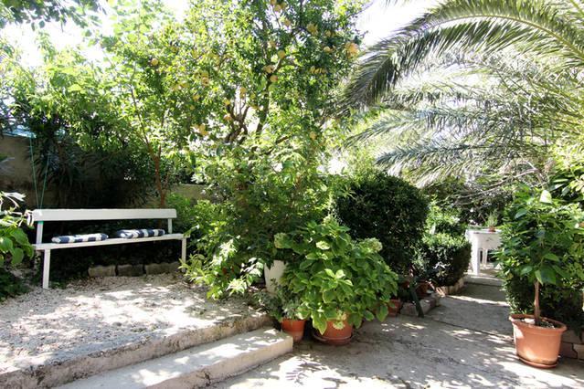 Eco-Apartments With Nice Garden Baška Voda Zewnętrze zdjęcie
