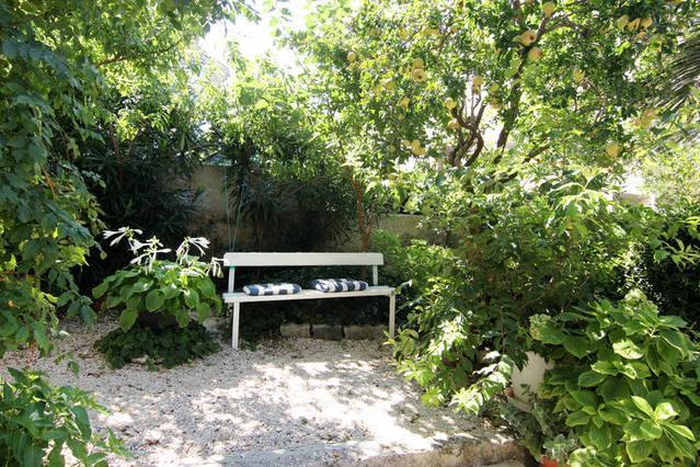 Eco-Apartments With Nice Garden Baška Voda Zewnętrze zdjęcie